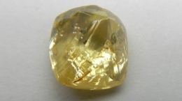 Gelber Diamant von der Lulo-Konzession; Foto: Lucapa Diamond Company