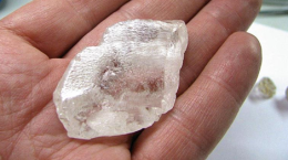 Diamant aus Angola; Foto: Lucapa Diamond