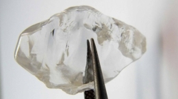 Typ I-Diamant von Abbaublock 8 auf der Lulo-Konzession; Foto: Lucapa Diamond