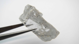 Typ IIa-Diamant mit 40,59 Karat von Abbaublock 8 der Lulo-Konzession; Foto: Lucapa Diamond