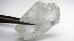 Diamant mit 90,32 Karat von Block 8 der Lulo-Konzession; Foto: Lucapa Diamond