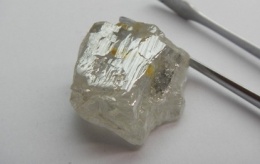 74,5-karätiger Diamant vom Lulo-Projekt; Foto: Lucapa Diamond