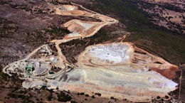 Luftansicht des Tagebaus auf der Los Santos-Mine; Foto: Almonty Industries