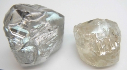 88- und 30karätige Diamanten vom Abbaugebiet E46; Foto: Lucapa Diamond