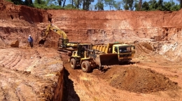 Abbau von Material zur Verarbeitung auf der Independencia-Mine; Foto: Latin American Minerals