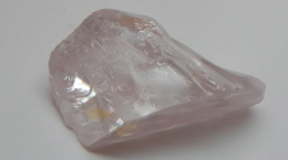 Rosafarbener Diamant von 36,8 Karat vom Lulo-Projekt; Foto: Lucapa Diamond