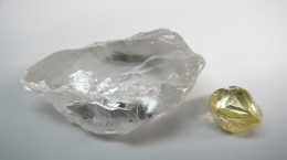 72karätiger weißer und 7karätiger gelber Diamant vom Lulo-Projekt; Foto: Lucapa Diamond
