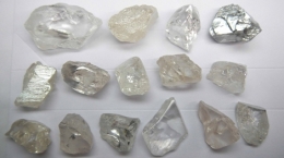Auswahl "spezieller Diamanten aus der Produktion des Dezemberquartals; Foto: Lucapa Diamond